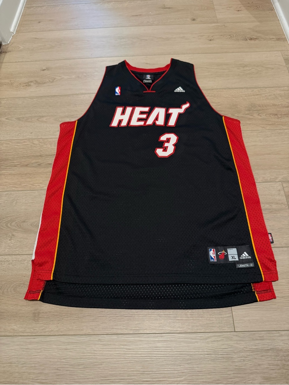 Miami Heat Jersey Mens XL Black Red NBA Basketball Dwyane Wade Adidas Throwback